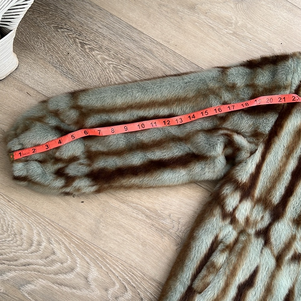 LEIA FAUX FUR JACKET by Love Token - Picture 11 of 11
